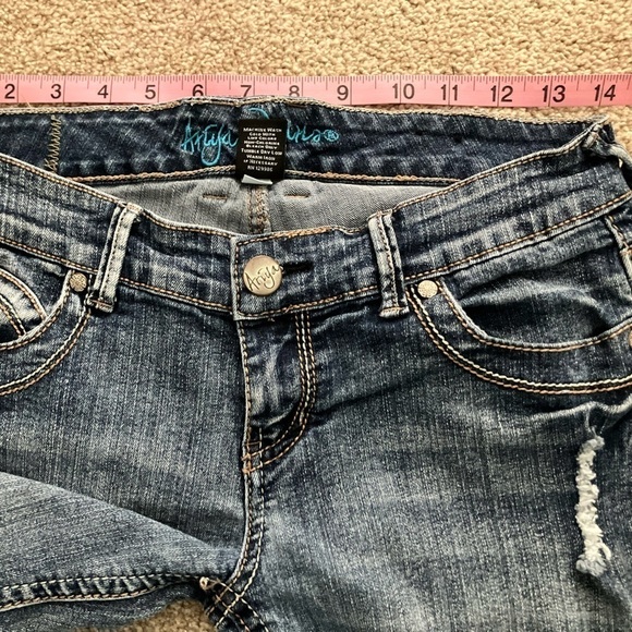 Ariya Distressed Long Rolled Up Jean Shorts Juniors Size 5/6 - Picture 8 of 8